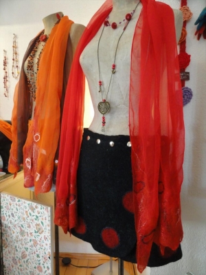 Filzschals und Filzröcke