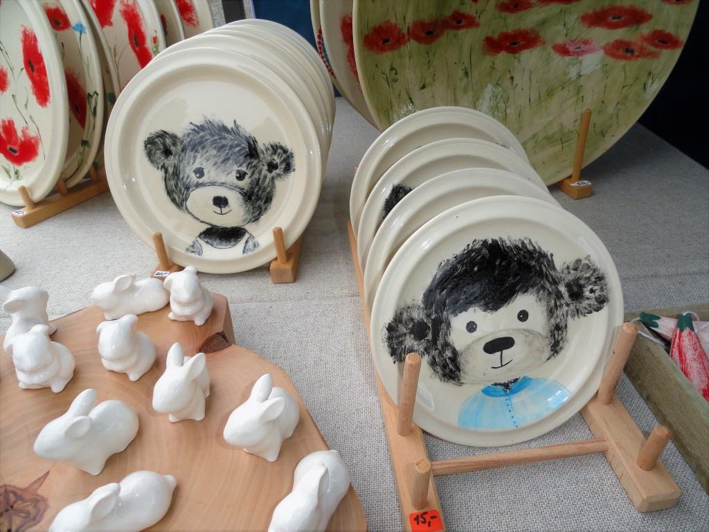 Kunstvoll bemalte Keramikteller von Maria Weipert